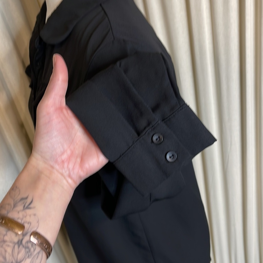 GORGEOUS BLACK RUFFLE BUTTON DOWN BLOUSE SIZE SMALL - Picture 8 of 9